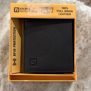 Stone Mountain Men's RFID-Blocking Black Leather Bifold Wallet nwt